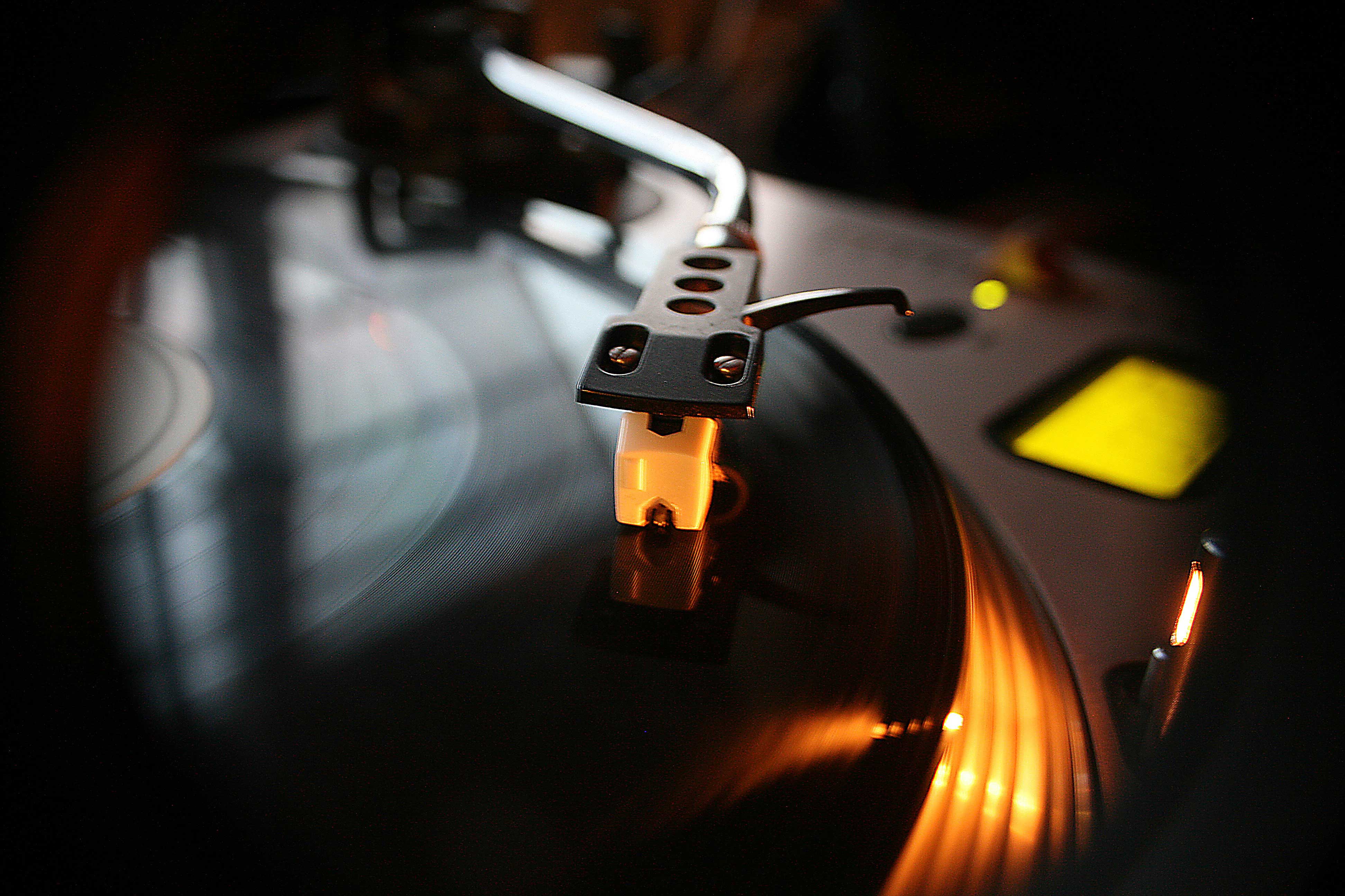 dj 4702977